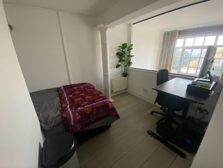 Luxury Artistic 2 Bedroom W/Balcony-Great Location Central London Exterior photo