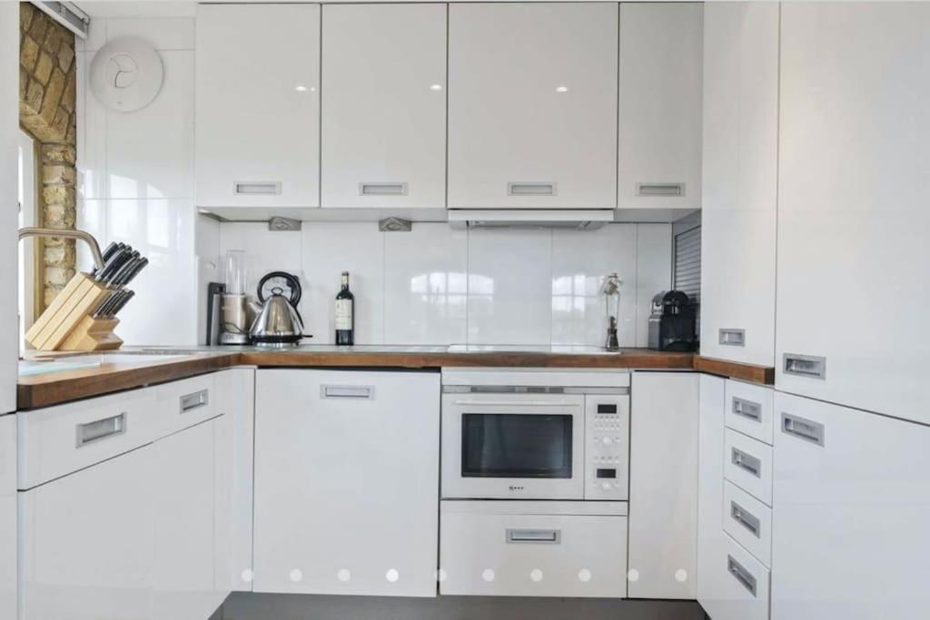 Luxury Artistic 2 Bedroom W/Balcony-Great Location Central London Exterior photo