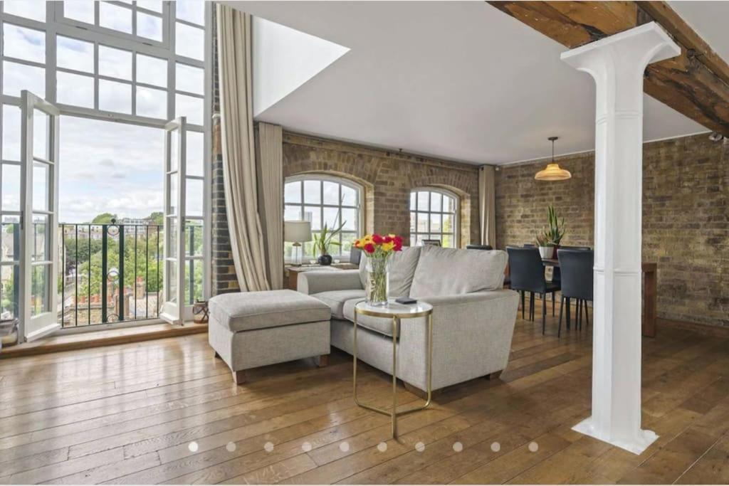 Luxury Artistic 2 Bedroom W/Balcony-Great Location Central London Exterior photo
